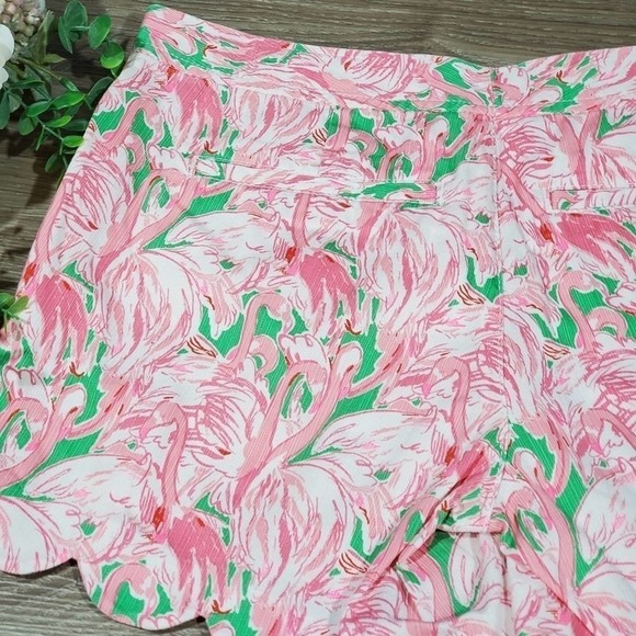 LILY Pulitzer pink, green, & white buttercup flamingo scalloped 5" shorts size 2 - Picture 7 of 8